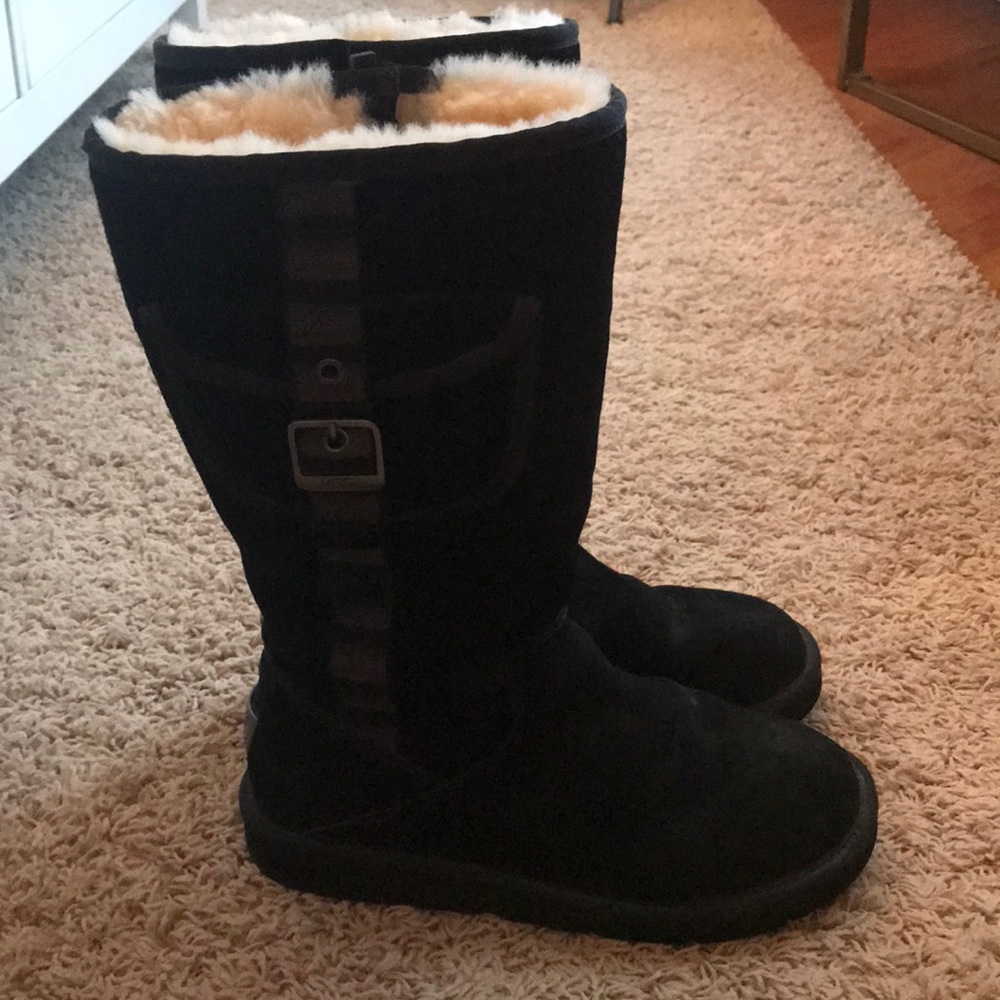 Black Ugg boots